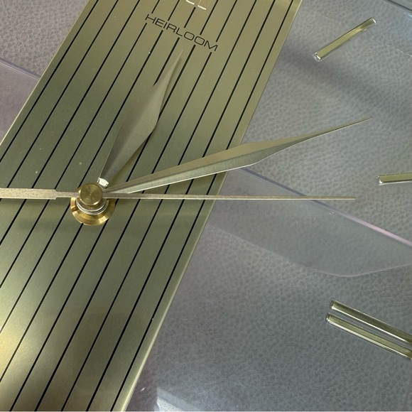 Heirloom Gold Wall Clock Chimes on House See Video Batteries Included - Picture 17 of 17